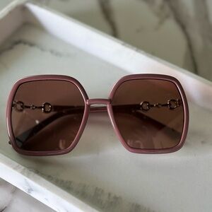 🆕 Brand new Gucci sunglasses (without box).         color : Nude pink